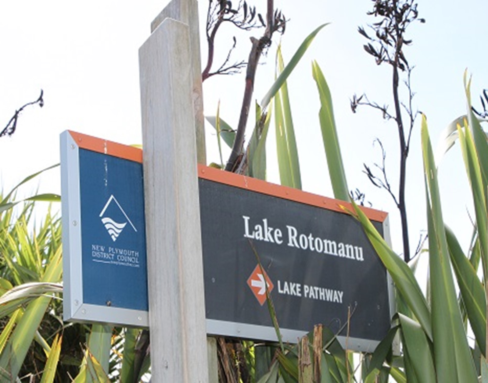 Lake Rotomanu walkway sign
